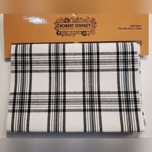 𝅺Robert Stanley Signature Collection Gingham Plaid Table Runner New with tags